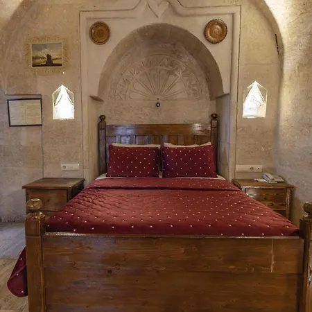 מלון Maccan Cave 3*