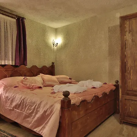 מלון Maccan Cave 3*