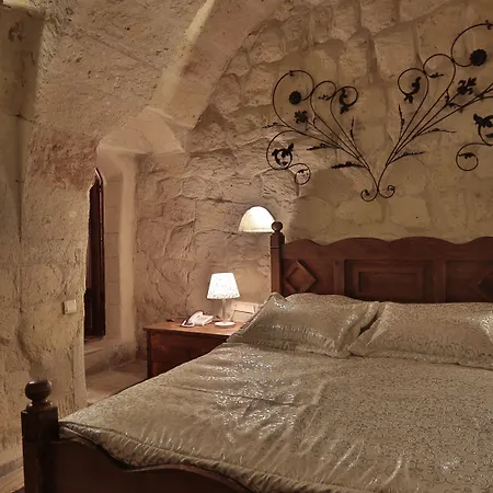 Maccan Cave Hotel