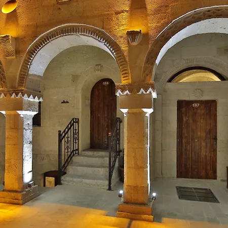 Maccan Cave מלון