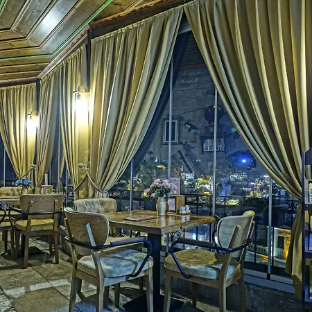Maccan Cave Hotel