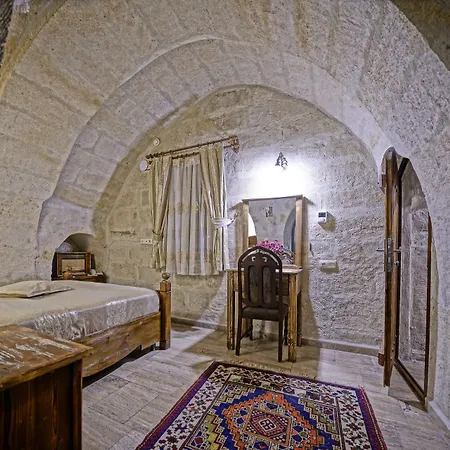 מלון Maccan Cave 3*